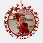 赤い花のポインセチアの赤ちゃんの最初のクリスマスの写真 セラミックオーナメント (裏面)
