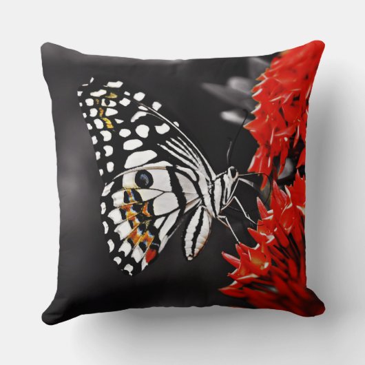 赤い花の蝶 クッション (裏面)