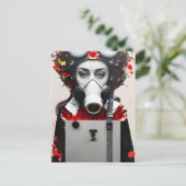 赤い花はがき付きガスマスクの女性 ポストカード (スタンド正面)