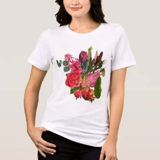 赤い花を持つ熱帯性花束。 トライブレンドＴシャツ