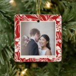 赤い花エレガント柄のカスタム セラミックオーナメント<br><div class="desc">この陶芸オーナメントは、一年中休日に最適です。美しい植物学エレガントのイラストレーションによって、あなたの写真を額に入赤と白れています。</div>