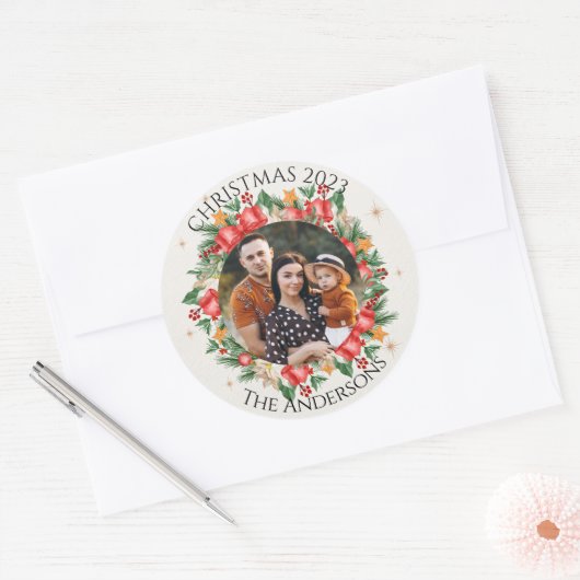 赤い花模様家族の写真メリークリスマス ラウンドシール (封筒)