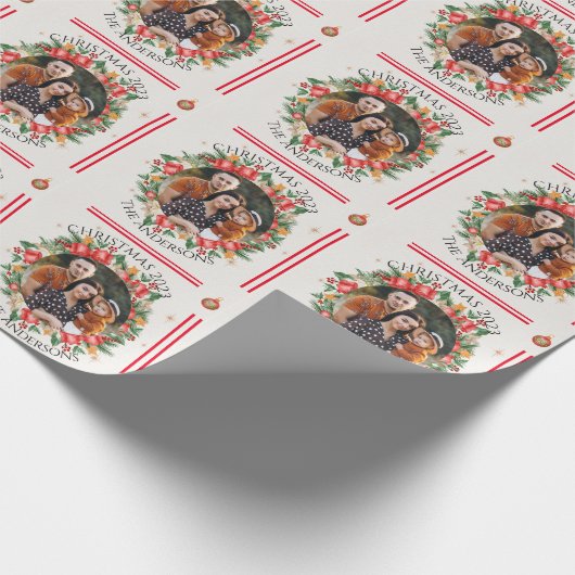 赤い花模様家族の写真メリークリスマス ラッピングペーパー (角)