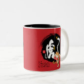 赤い虎のシンボル、カンフーの虎中国の、新年 ツートーンマグカップ (正面右)