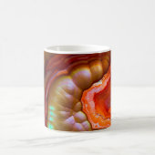 赤い虹色の炎のオパール コーヒーマグカップ (中央)