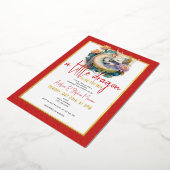 赤い赤ちゃんシャワーの途中にある小さなドラゴン 箔招待状 (回転した状態)