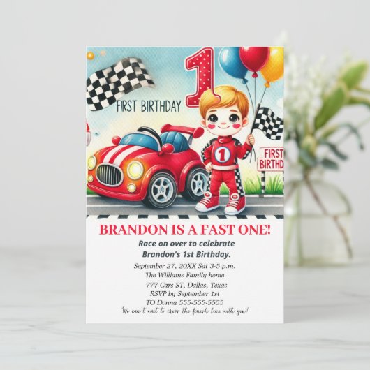 赤い車の上でレース1st誕生日ボーイキッズ 招待状 (スタンド正面)