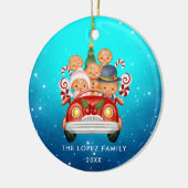赤い車の5の可愛いジンジャーパンの家族 セラミックオーナメント (左)