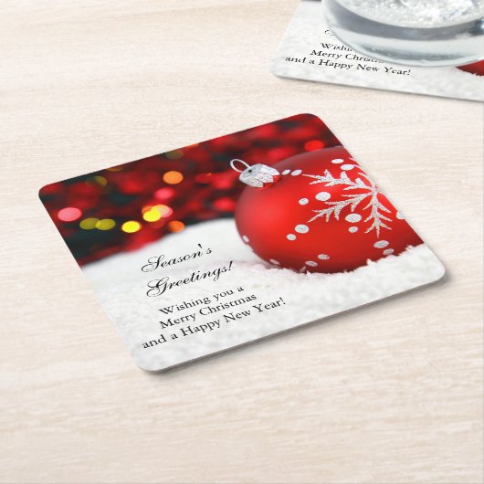 赤い輝きのクリスマスのオーナメントの雪 スクエアペーパーコースター (アングル)
