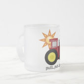 赤い農場トラクターのTシャツおよびギフト フロストグラスマグカップ (正面左)