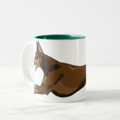 赤い連続したドーベルマン犬 ツートーンマグカップ (正面左)