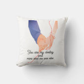 赤い運命の糸 – ソウルメイト手を持つ愛Ar クッション (正面)