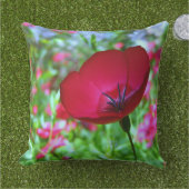 赤い野生の花のアウトドアアクセントピロー アウトドアクッション (芝生)