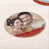 赤い金の花の中国の結婚式の二重の喜びの写真 ラウンドペーパーコースター (アングル)