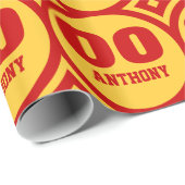 赤い金ゴールドのモダン年の誕生日の名前をカスタムするA8A ラッピングペーパー (ロールコーナー)