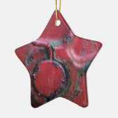 赤い錆びたトラックがクローズアップ セラミックオーナメント (左)