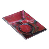 赤い錆びたトラックがクローズアップ ノートブック (右側)