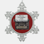 赤い雪片フレームのタイプライターのクリスマスオーナメント スノーフレークピューターオーナメント (正面)