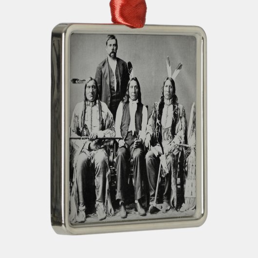 赤い雲(1822年によって導かれるスー族の責任者の委任 メタルオーナメント (右)