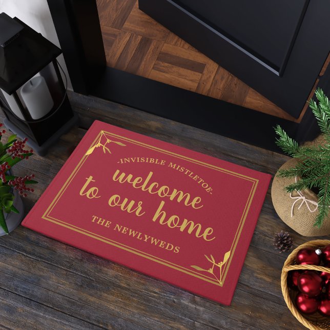 赤い霧の男の子が我が家へようこそ ドアマット (Welcome your guests with this festive red Christmas doormat this Holiday Season. Just add your name)