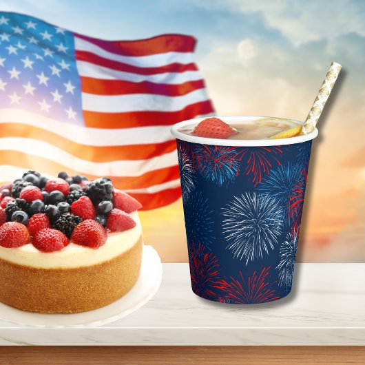 赤い青と白の花火 紙コップ