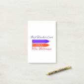 赤い青のクレヨン最高の先生は年名を追加 ポストイット (デスク上)