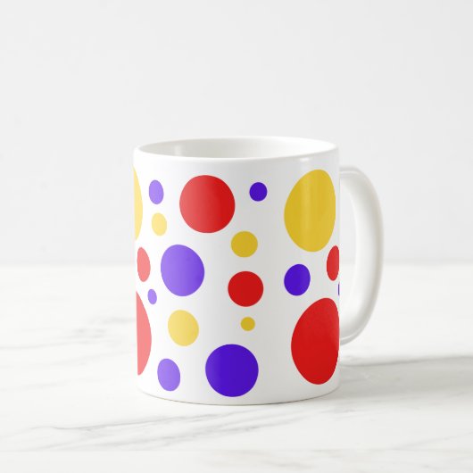赤い青の黄色い円のドット コーヒーマグカップ (正面右)