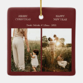 赤い非常に陽気なクリスマス家族の写真 セラミックオーナメント (裏面)