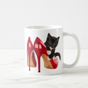赤い靴の白黒子ネコ コーヒーマグカップ