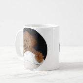 赤い頭のおもちゃプードルマグ – テディベア付き コーヒーマグカップ (正面左)