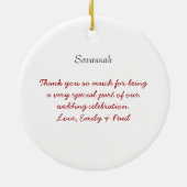 赤い頭の結婚ガウンの花嫁のメイドが色を選ぶ セラミックオーナメント (裏面)