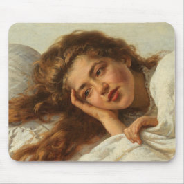 赤い髪のベッドに横たわる美しい少女 マウスパッド