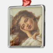 赤い髪のベッドに横たわる美しい少女 メタルオーナメント (左)