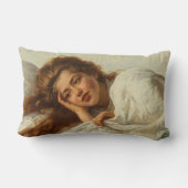 赤い髪のベッドに横たわる美しい少女 ランバークッション (裏面)