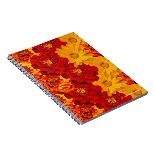 赤い黄色とオレンジのマリゴールドのメドレー ノートブック (右側)
