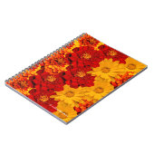 赤い黄色とオレンジのマリゴールドのメドレー ノートブック (左側)