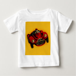 赤い黄色の古いオートレースカー ベビーTシャツ