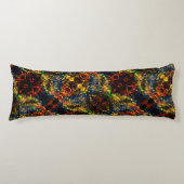 赤い黄色の緑の濃い花の細断紙? ボディピロー (正面)