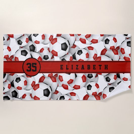 赤い黒いサッカーボール柄チームの精神 ビーチタオル (正面)