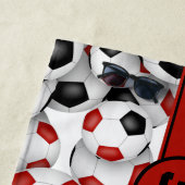 赤い黒いサッカーボール柄チームの精神 ビーチタオル (インサイチュ)