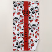 赤い黒いサッカーボール柄チームの精神 ビーチタオル (正面)