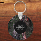 赤い黒い木のモッシーな木の樹皮モノグラム キーホルダー (正面)