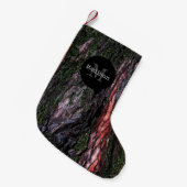 赤い黒い木のモッシーな木の樹皮モノグラム スモールクリスマスストッキング (正面 (吊り時))