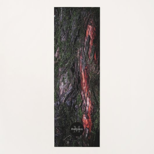赤い黒い木のモッシーな木の樹皮モノグラム ヨガマット (正面)