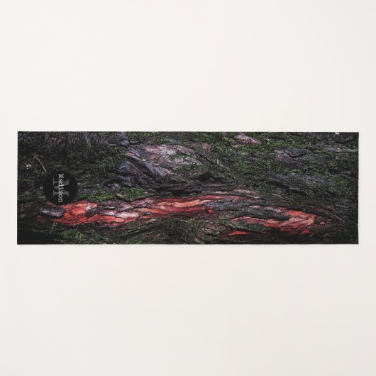 赤い黒い木のモッシーな木の樹皮モノグラム ヨガマット (正面(横))