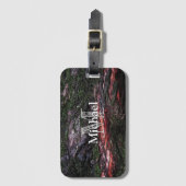 赤い黒い木のモッシーな木の樹皮モノグラム ラゲッジタグ (正面縦)