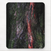 赤い黒い木の苔のような木の樹皮 マウスパッド (正面)