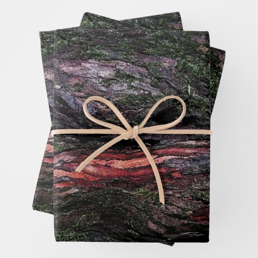 赤い黒い木の苔のような木の樹皮 ラッピングペーパーシート (インサイチュ)