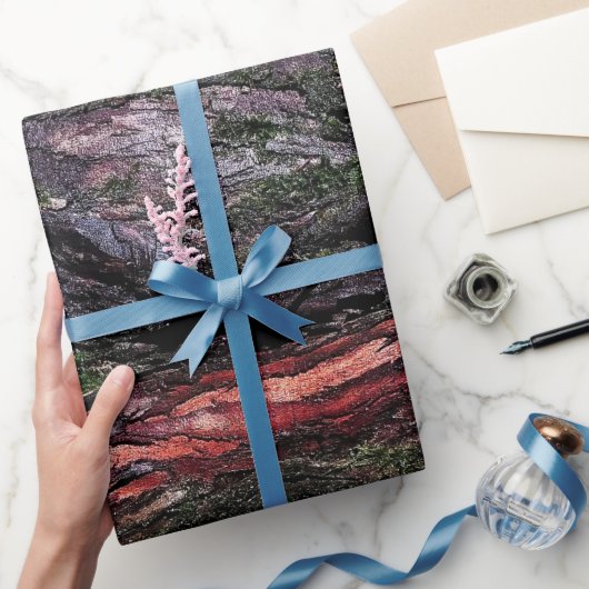 赤い黒い木の苔のような木の樹皮 ラッピングペーパー (ギフト)