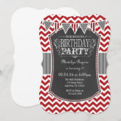 赤い黒板のシェブロンの誕生日招待状 招待状 (正面/裏面)